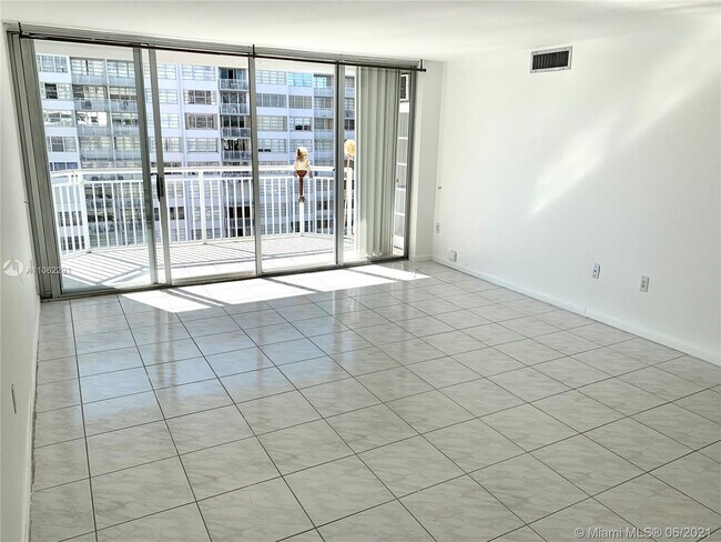 Foto del edificio - 18051 Biscayne Blvd