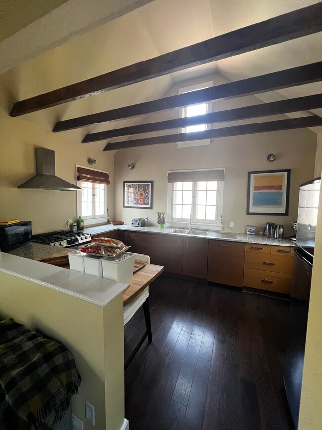 Kitchen - 7 Livingston Av