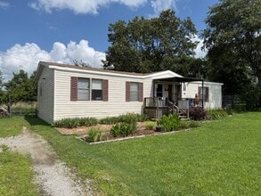 Building Photo - 350 Curia Creek Ln