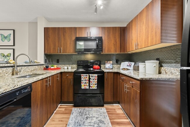 Building Photo - Harbor & Pine