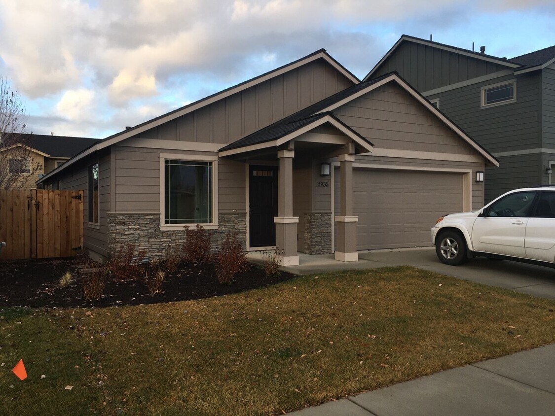 Primary Photo - 3 Bedroom 2 Bath Home in Fieldstone Crossi...