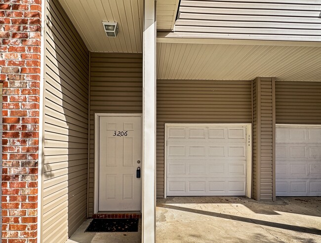 front door / garage - 505 Spartan Dr