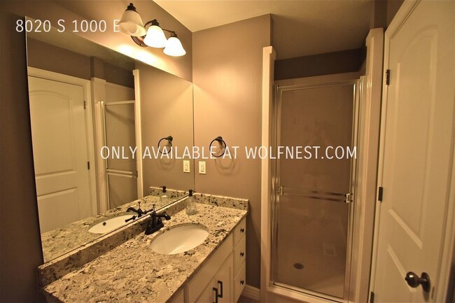 Building Photo - Gorgeous 4 Bedroom Sandy Home!