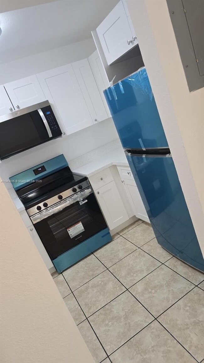 Building Photo - 1095 W 77th St
