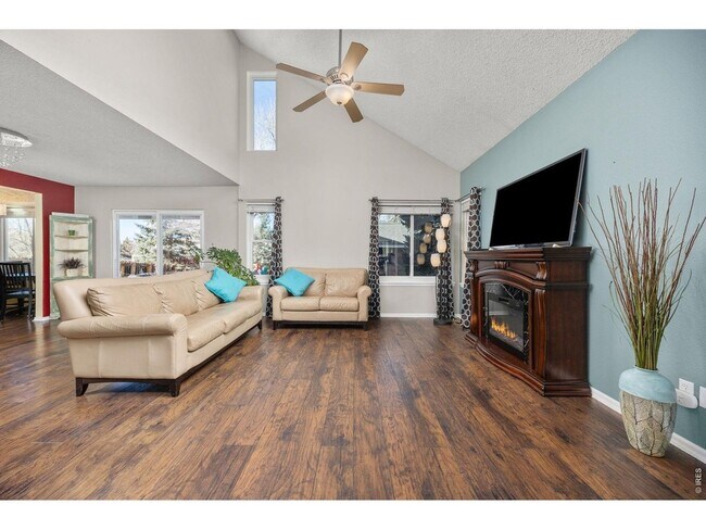 Foto del edificio - 387 Oak Ln