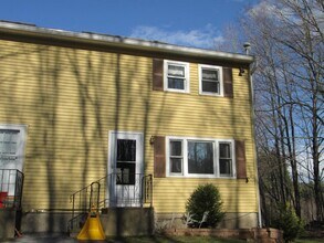 Building Photo - 26 Twist Hill Rd