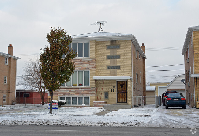 Building Photo - 5824 W 79th St