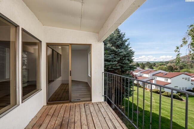 Foto del edificio - Meadow Springs Condo