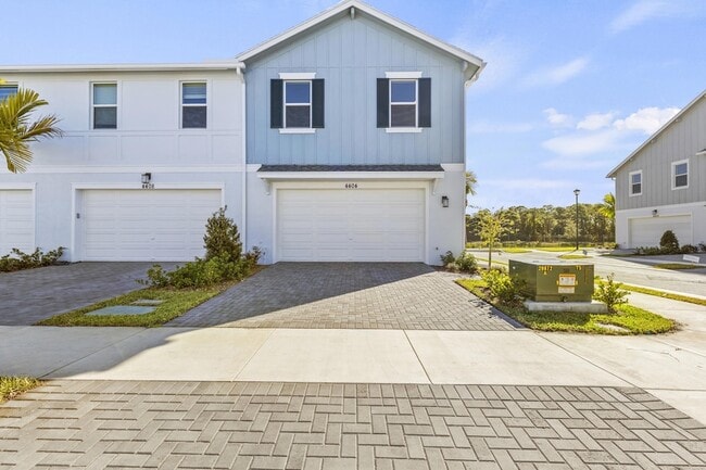 Photo - 4404 Longwood Lk Sq Townhome