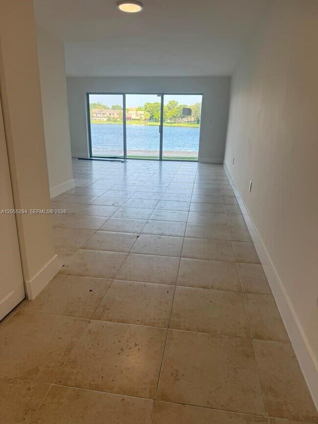 Foto del edificio - 9351 Fontainebleau Blvd