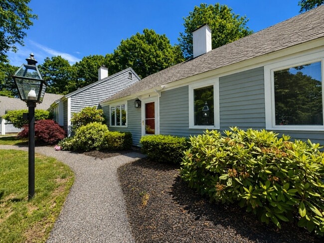 Building Photo - 9 Oakview Dr