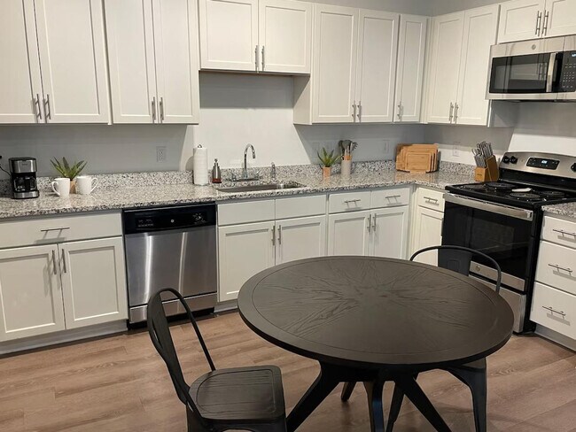 Building Photo - 8251 Windsor Hill Blvd