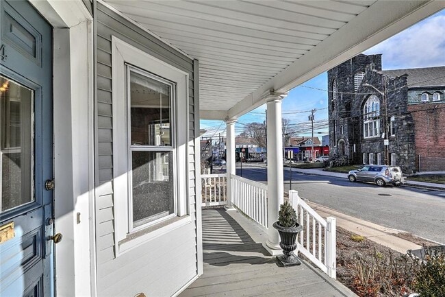 Building Photo - 222 Rochambeau Ave