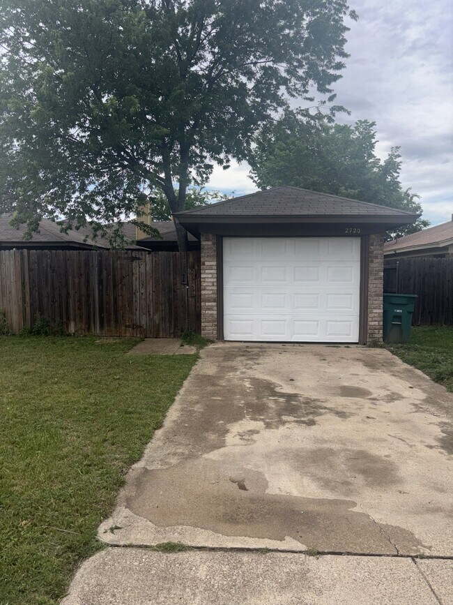 Foto del edificio - 2720 Countryside Ln