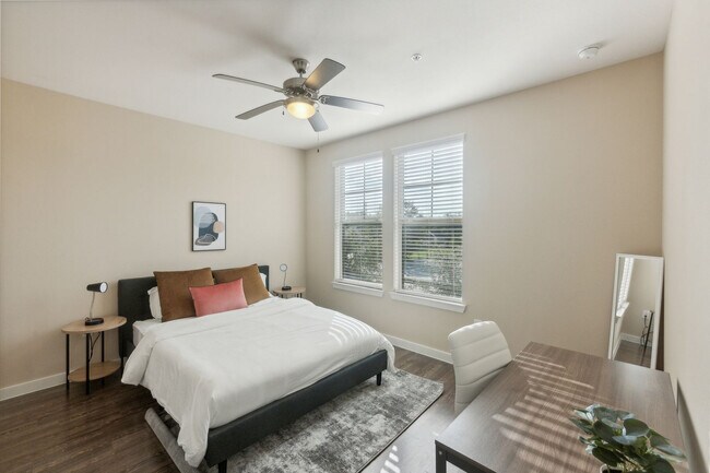 Foto del edificio - 13555 Cullen Blvd