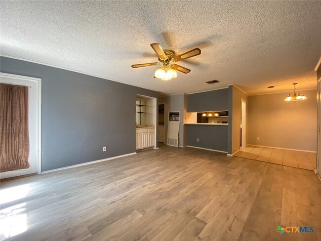 Building Photo - 1202 Thorpe Ln