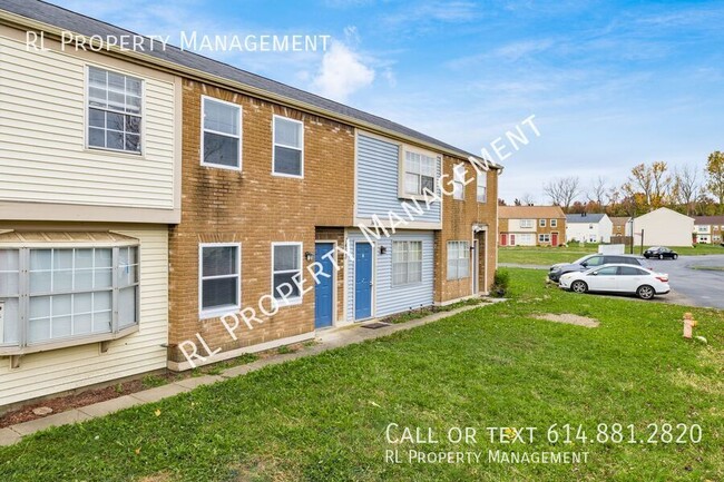 Building Photo - Spacious 2 bedroom 1.5 bathroom townhome n...