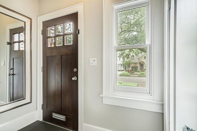 Foto del edificio - 1912 Lexington St