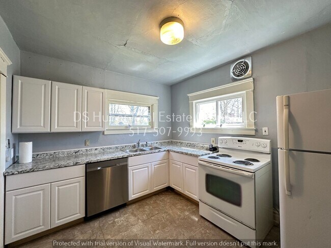 Building Photo - 1122 Bement Street Lansing, MI 48912