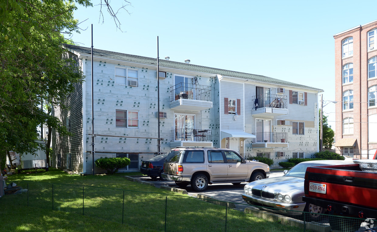 Building Photo - 146 Nye St