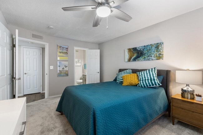 Building Photo - Wellington at Willow Bend