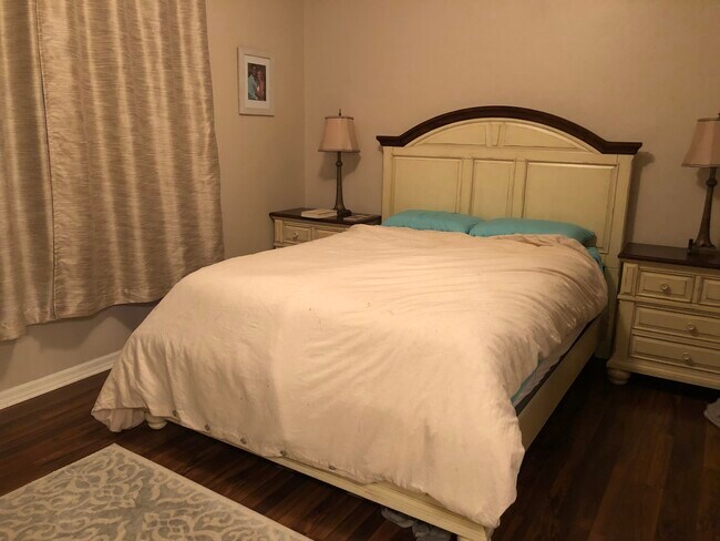 Foto del edificio - 4008 Burlwood Rd