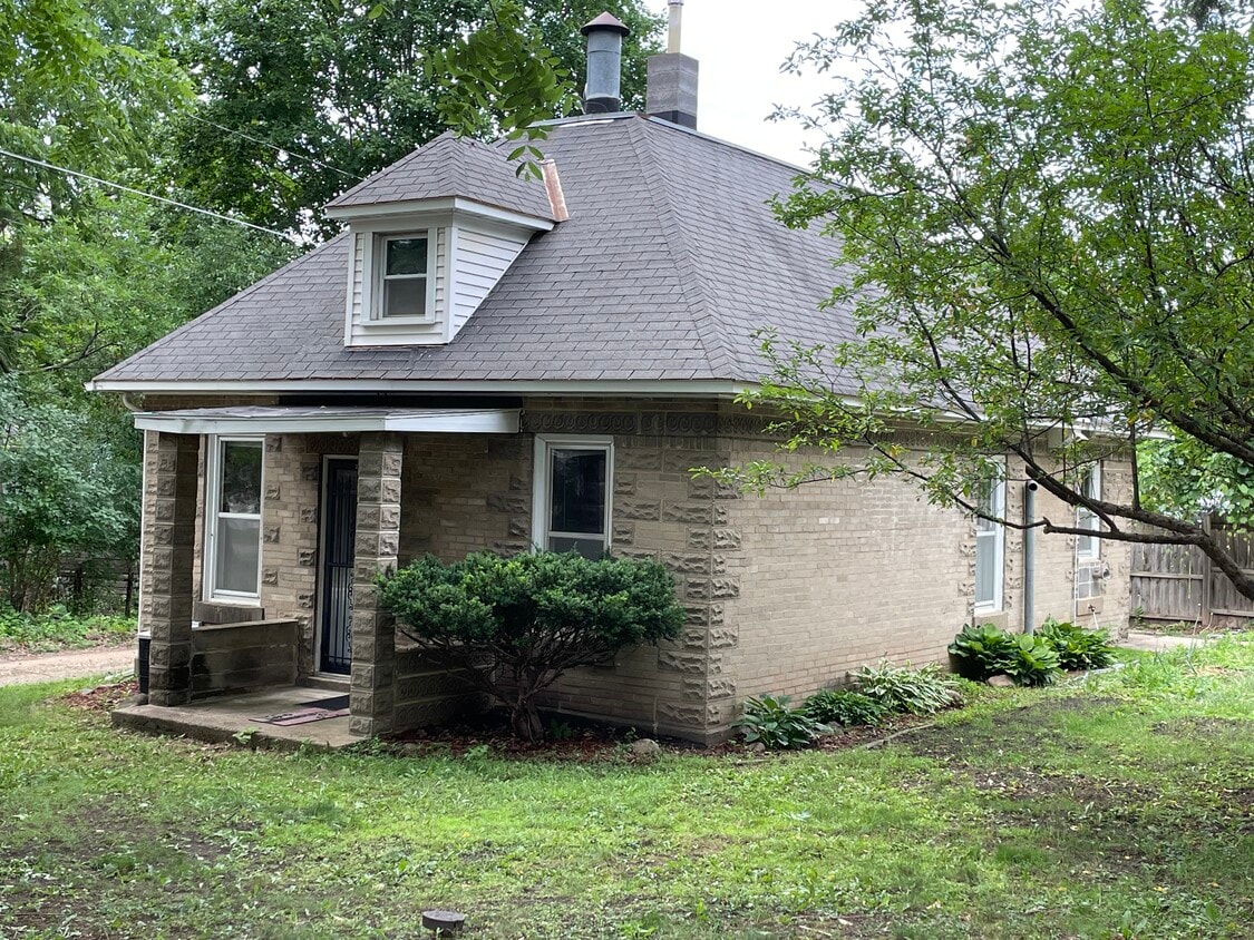 Primary Photo - 230 E Pearl St