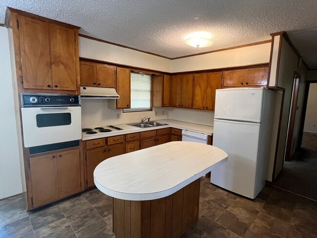 Building Photo - 505 E Fir St