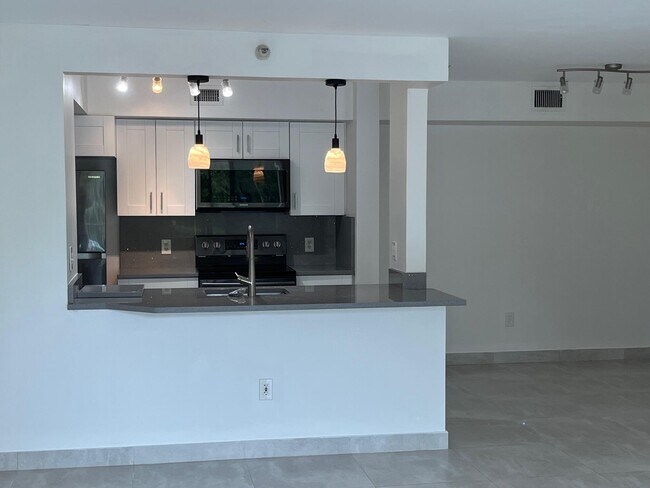 Building Photo - 160 Yacht Club Way