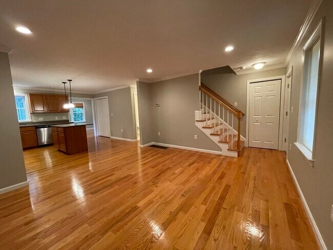 Foto del edificio - 53 Brewster Rd