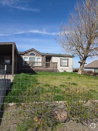 Building Photo - 3020 High Desert Loop