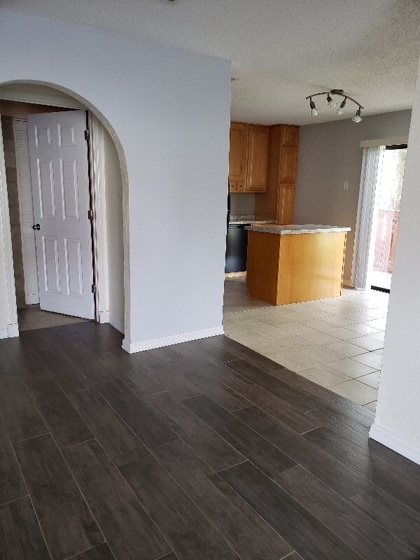 Primary Photo - 2087 Oak Meadow Cir