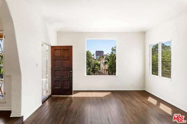 Foto del edificio - 8221 4th St