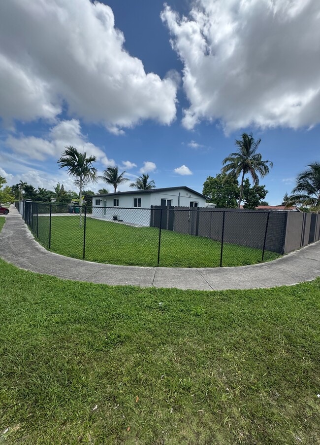 Building Photo - 19513 SW 115th Ave