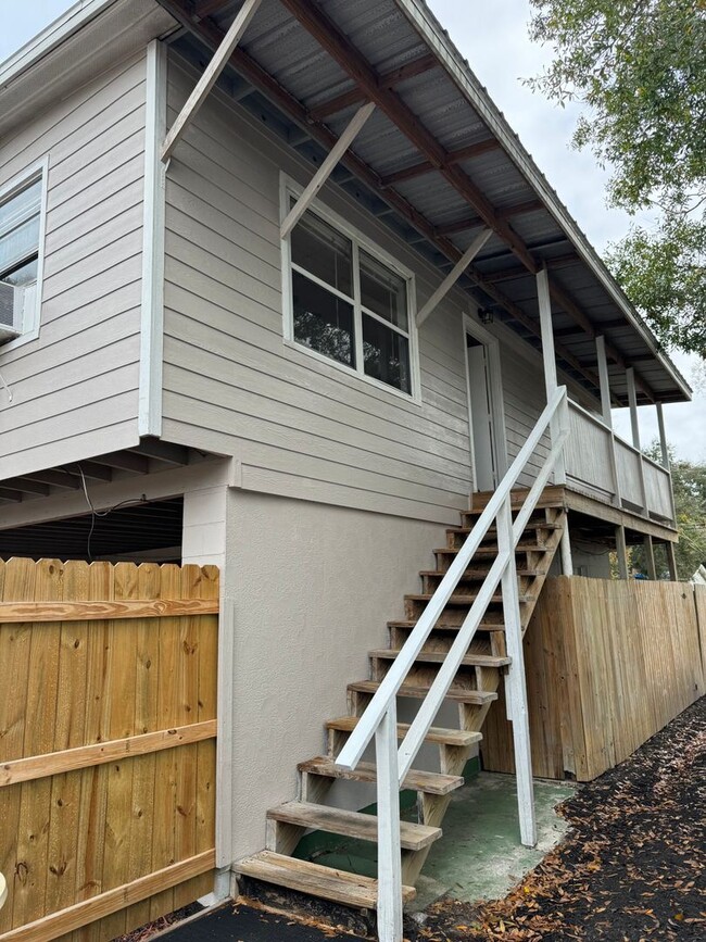 Building Photo - 2 br, 1 bath House - 1405 GATTIS DRIVE UNIT B