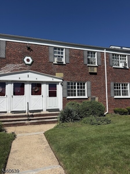 Building Photo - 1B Colfax Manor