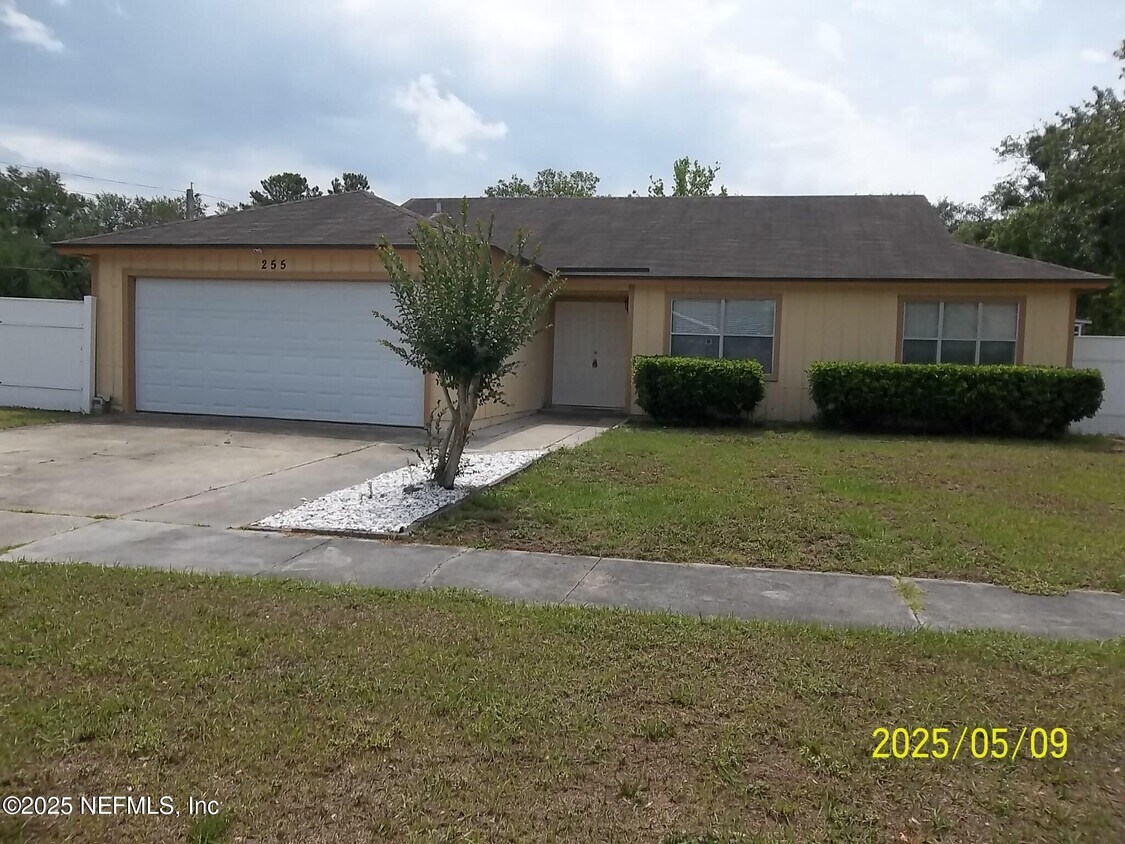 Foto principal - 255 Leatherleaf Dr