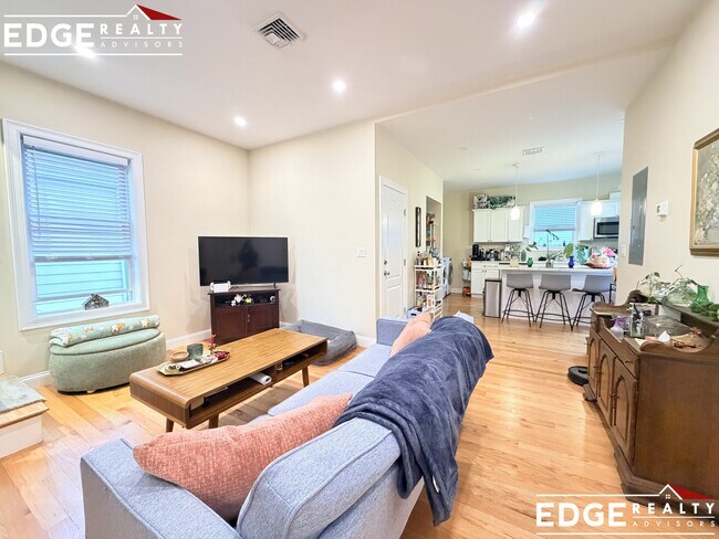 Building Photo - 30 Winship St