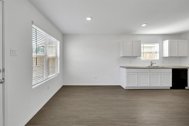 Building Photo - 3647 Solanum Dr