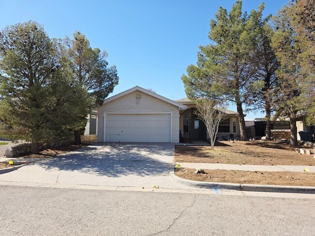Building Photo - Charming 3 Bedroom, 2 bath Home in West El...