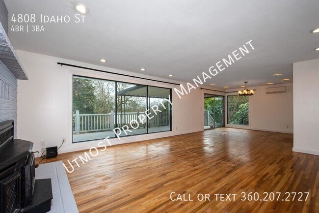 Building Photo - Newly Renovated 4BD on Half Acre Lot