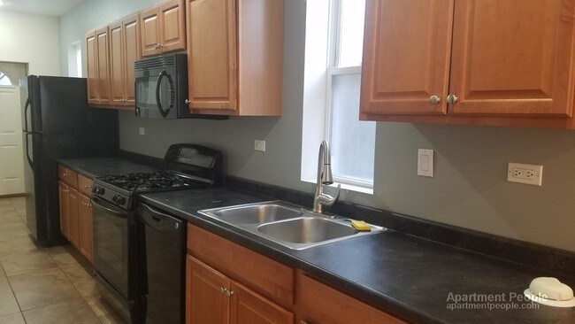 Foto del edificio - 2821 N Sacramento Ave