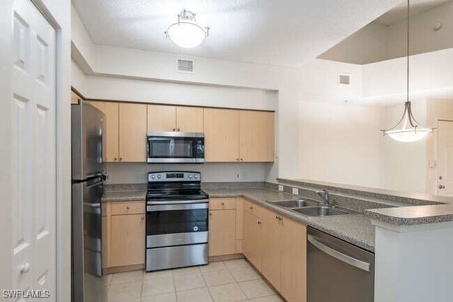 Foto del edificio - 1220 Reserve Way