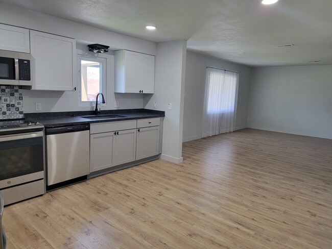 Great Room - 1511 Kansas Ave