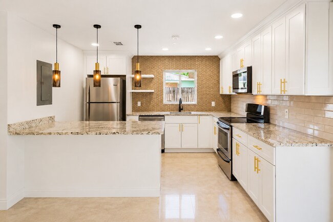 Building Photo - 2100 N Seacrest Blvd