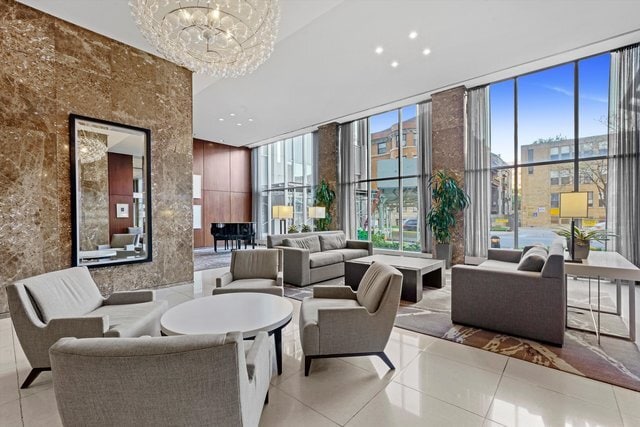 Foto del edificio - 655 W Irving Park Rd