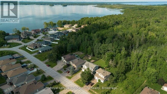 Building Photo - 293 Osprey Crescent