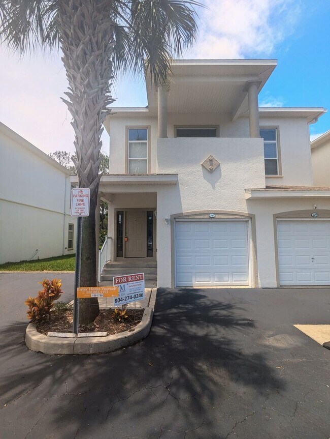 Building Photo - 3 Bedroom, 2 Bath with Private Balcony off...
