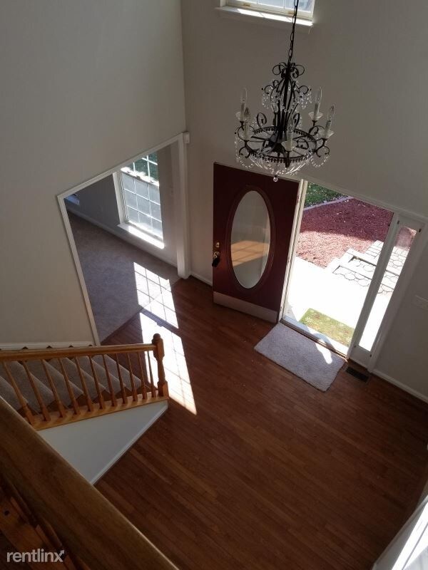 Building Photo - 5 br, 3 bath House - 9229 Matthew Dr