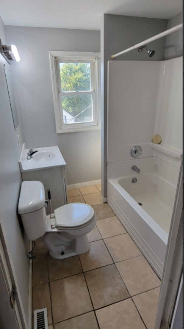 Foto del edificio - 2 Bed, 1 bath townhome for rent in Waterlo...